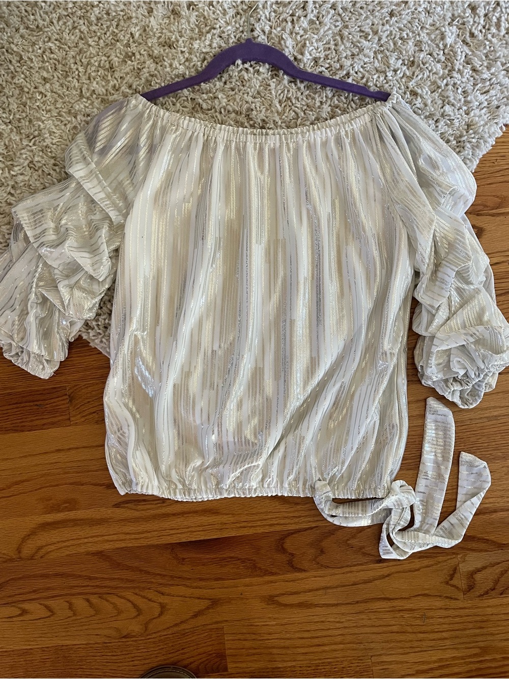 Vince camuto size SOff-Shoulder Ruffled Sleeve Metallic Stripe Top - White/Cream